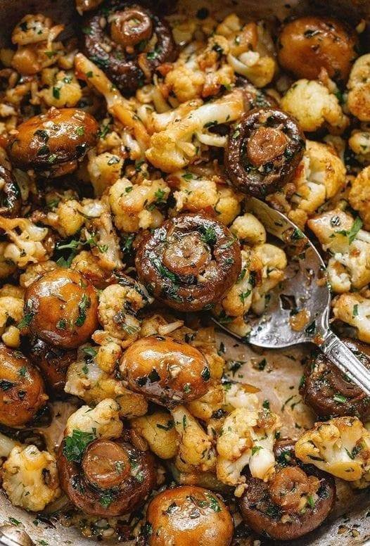 Vegan Garlic Mushrooms & Cauliflower Skillet