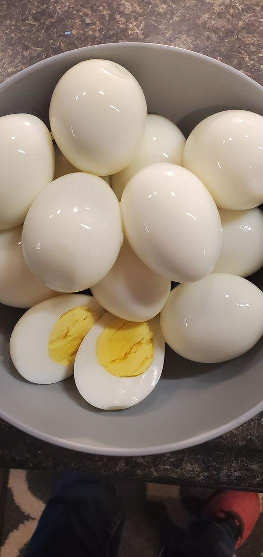 Low-Carb Perfectly Peeled Hard-Boiled Eggs