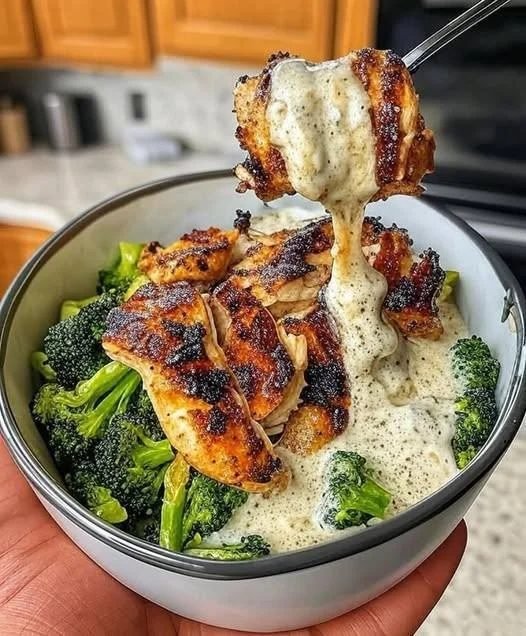 Grilled Chicken & Broccoli Bowls with Creamy Garlic Sauce