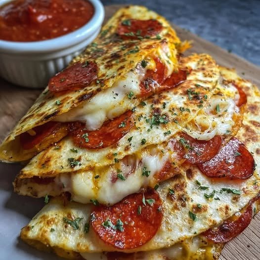 Low Carb Pepperoni Pizza Quesadillas